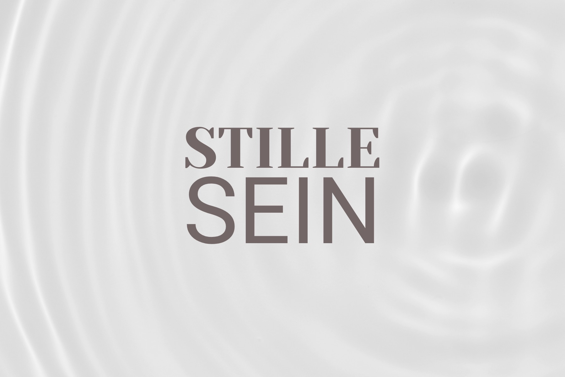 Wasserringe auf einem sandigen Grund